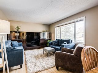 Photo 3: 22 Chancellor Way NW in Calgary: Cambrian Heights Detached for sale : MLS®# A1100498