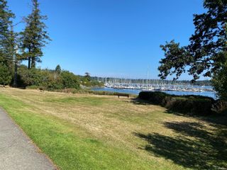 Photo 2: 3260 Beach Dr in Oak Bay: OB Uplands House for sale : MLS®# 880203