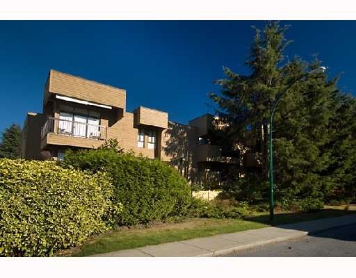Main Photo: 203 1450 LABURNUM Street in Vancouver: Kitsilano Condo for sale (Vancouver West)  : MLS®# V668180