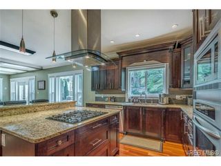 Photo 3: 3831 South Valley Dr in VICTORIA: SW Strawberry Vale House for sale (Saanich West)  : MLS®# 693485