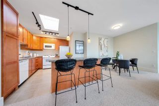 Photo 4: 704 2655 CRANBERRY Drive in Vancouver: Kitsilano Condo for sale in "NEW YORKER" (Vancouver West)  : MLS®# R2579388