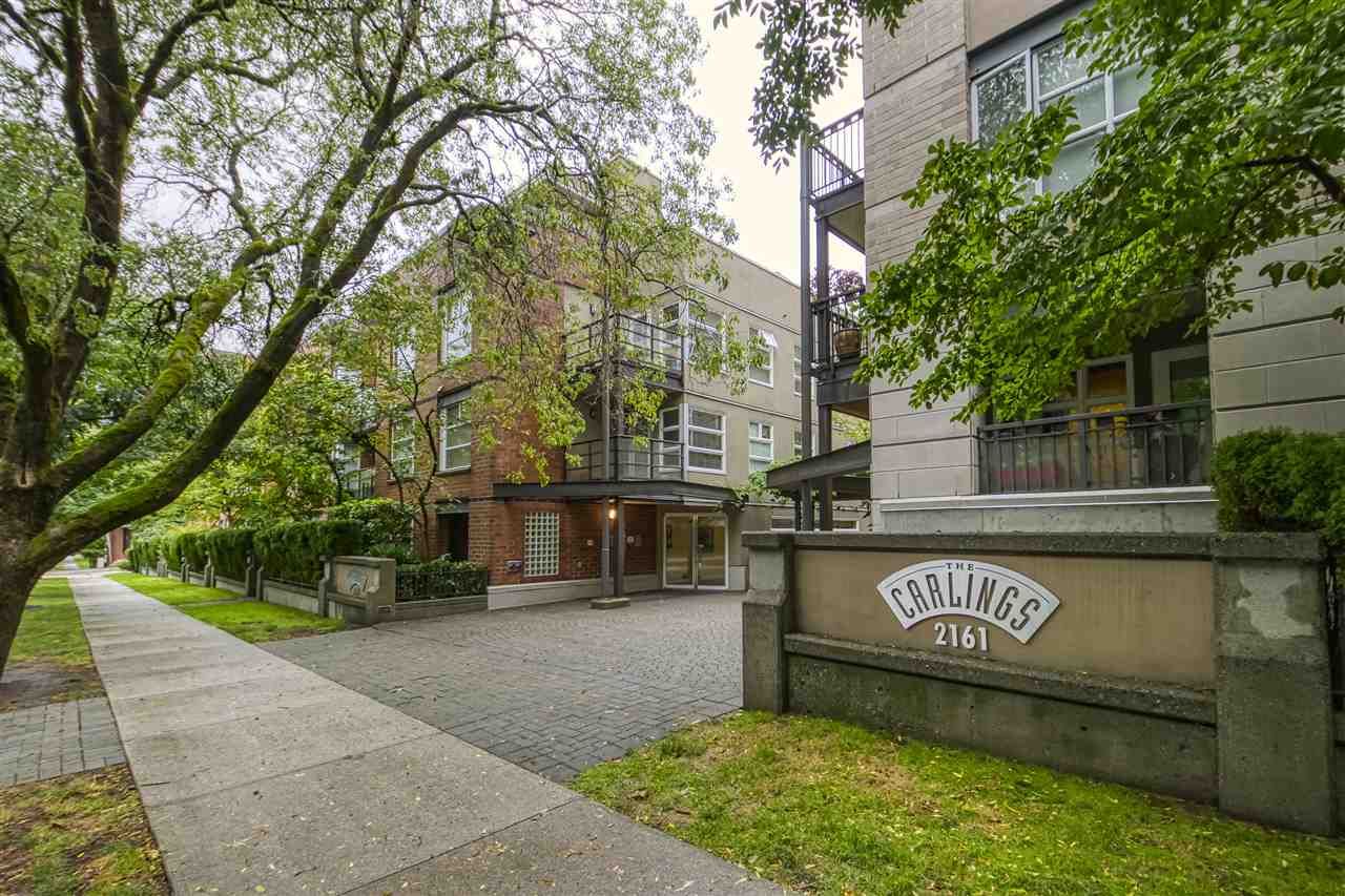 Main Photo: 404 2161 W 12TH Avenue in Vancouver: Kitsilano Condo for sale in "THE CARLINGS" (Vancouver West)  : MLS®# R2502485