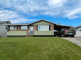Photo 1: 10 FINLAY FORKS Crescent in Mackenzie: Mackenzie -Town House for sale : MLS®# R2781549