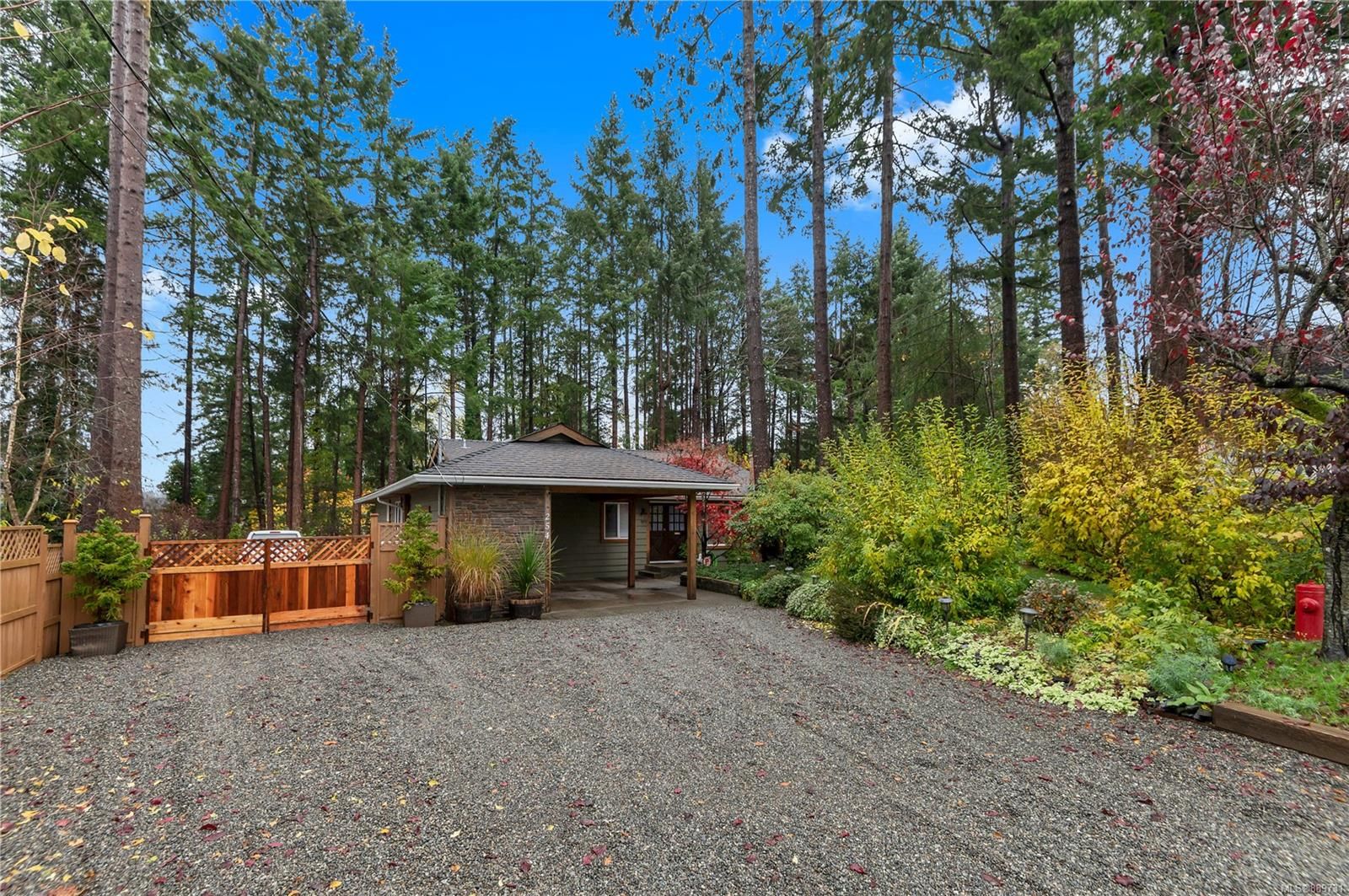 Main Photo: 254 Fawn Rd in Campbell River: CR Campbell River South House for sale : MLS®# 889731