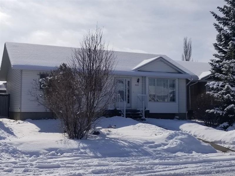 FEATURED LISTING: 1521 11 Avenue Southeast High River