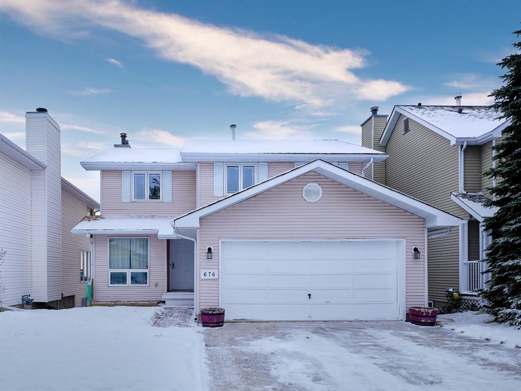 Main Photo: 676 strathcona Drive SW in Calgary: Strathcona Park Detached for sale : MLS®# A1171223