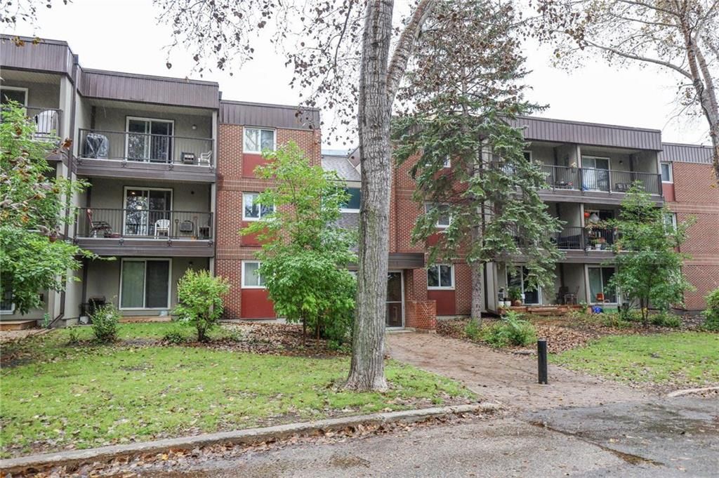 Main Photo: 305 476 Kenaston Boulevard in Winnipeg: River Heights Condominium for sale (1D)  : MLS®# 202222995