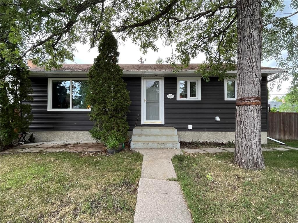 Main Photo: 147 Talon Bay in Winnipeg: Pulberry Residential for sale (2C)  : MLS®# 202318464
