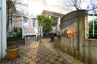 Photo 19: 219 2545 W BROADWAY in Vancouver: Kitsilano Townhouse for sale in "TRAFALGAR MEWS" (Vancouver West)  : MLS®# R2332456