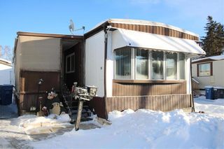 Photo 1: 15 Shay Crescent in Winnipeg: South Glen Residential for sale (2F)  : MLS®# 202228110