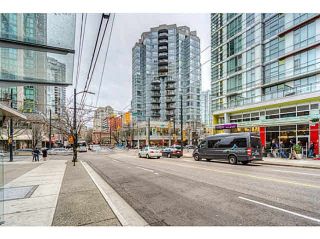 Photo 6: 304 1212 HOWE Street in Vancouver: Downtown VW Condo for sale in "1212 HOWE by Wall Financial" (Vancouver West)  : MLS®# R2221746