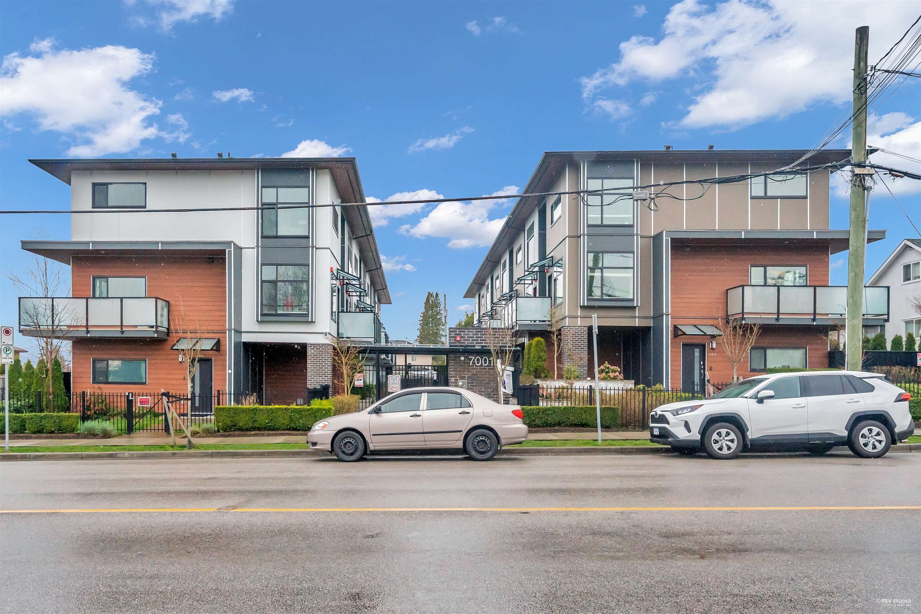 Main Photo: 201 7001 ROYAL OAK Avenue in Burnaby: Metrotown Townhouse for sale in "ME-ANTA" (Burnaby South)  : MLS®# R2835088