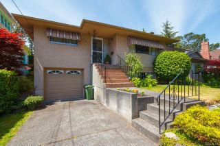 Photo 1: 2742 Roseberry Ave in Victoria: Vi Oaklands House for sale : MLS®# 854051