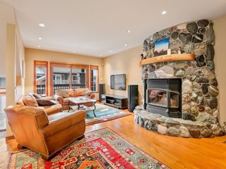 Photo 4: 21 4501 BLACKCOMB Way in Whistler: Whistler Village Townhouse for sale in "Snowy Creek" : MLS®# R2874817