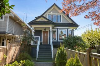 Photo 1: 337 E 8TH Street in North Vancouver: Central Lonsdale House for sale : MLS®# R2874160