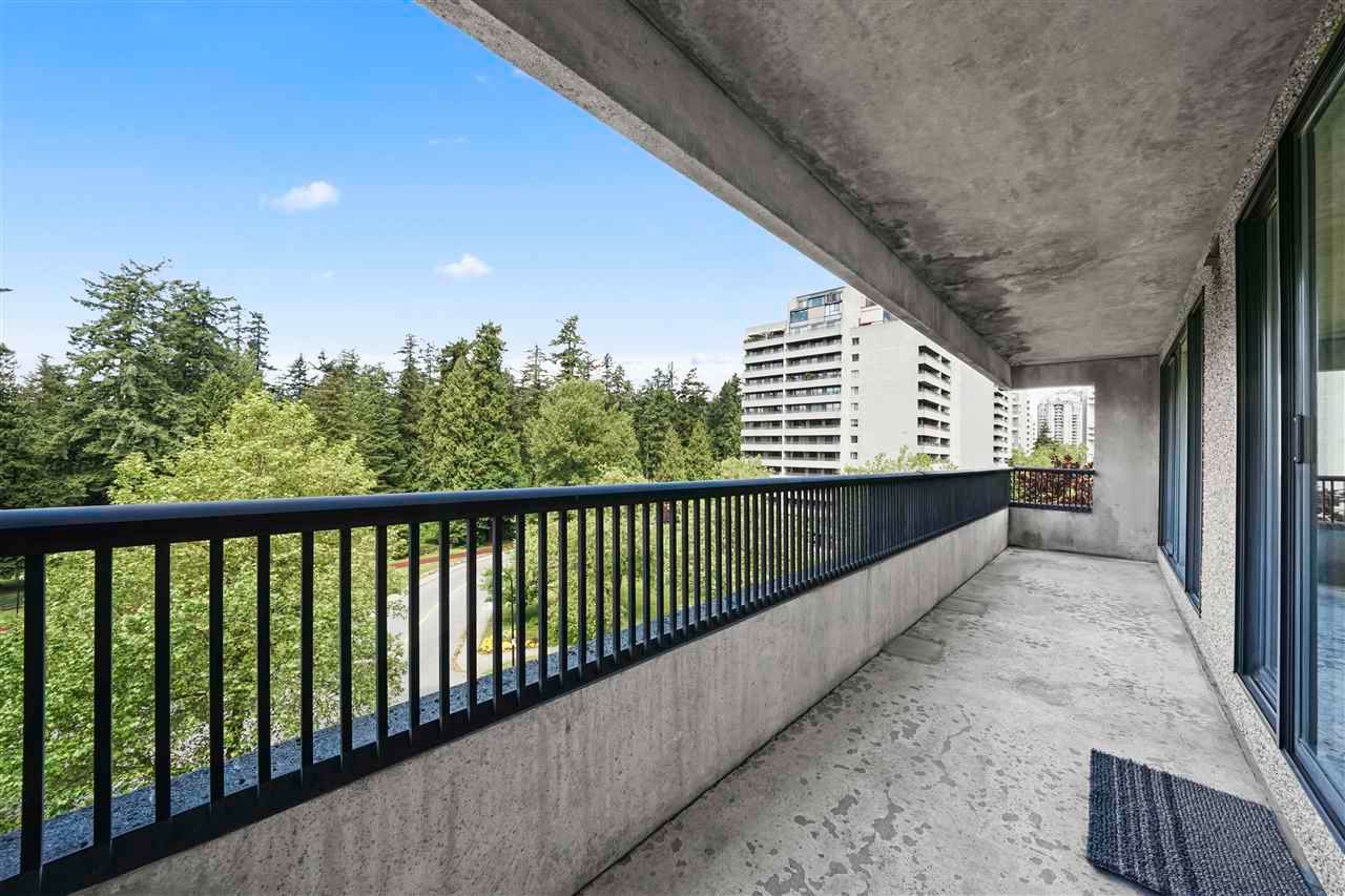 Main Photo: 701 6595 WILLINGDON AVENUE in Burnaby: Metrotown Condo for sale (Burnaby South)  : MLS®# R2586990