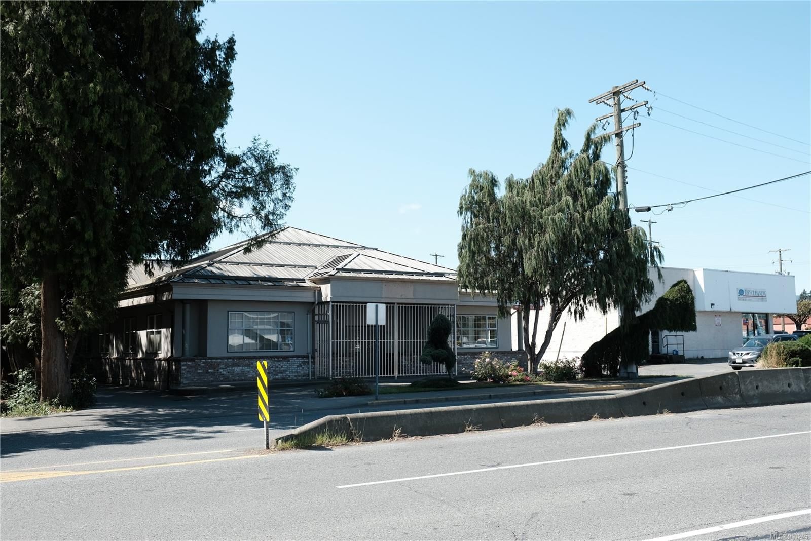 Main Photo: 552 & 554 Trunk Rd in Duncan: Du East Duncan Office for lease : MLS®# 910245