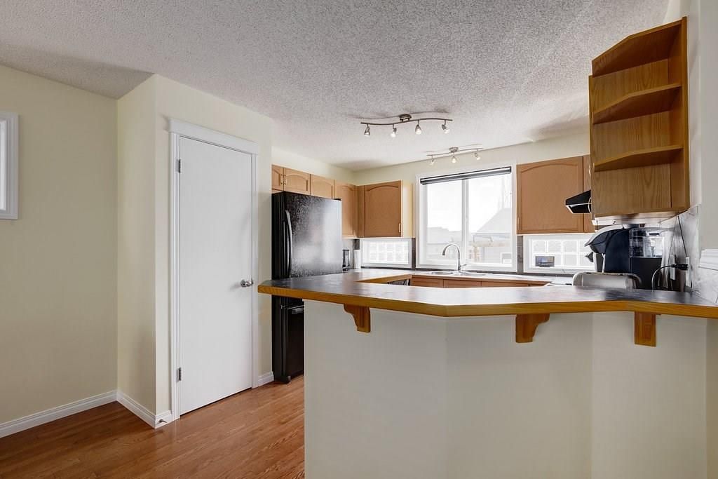 Photo 8: Photos: 29 PRESTWICK Mount SE in Calgary: McKenzie Towne House for sale : MLS®# C4178607