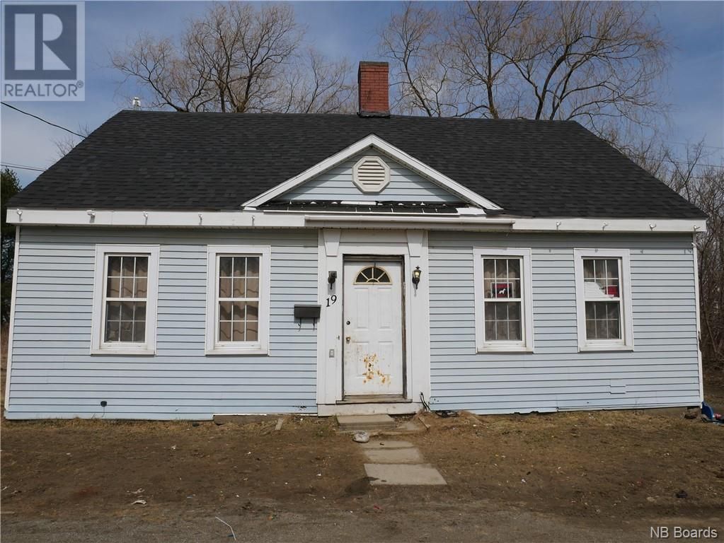 Main Photo: 19 Pleasant Street in St. Stephen: House for sale : MLS®# NB085180