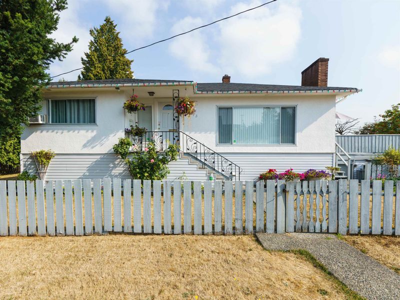 FEATURED LISTING: 3615 MOSCROP Street Vancouver