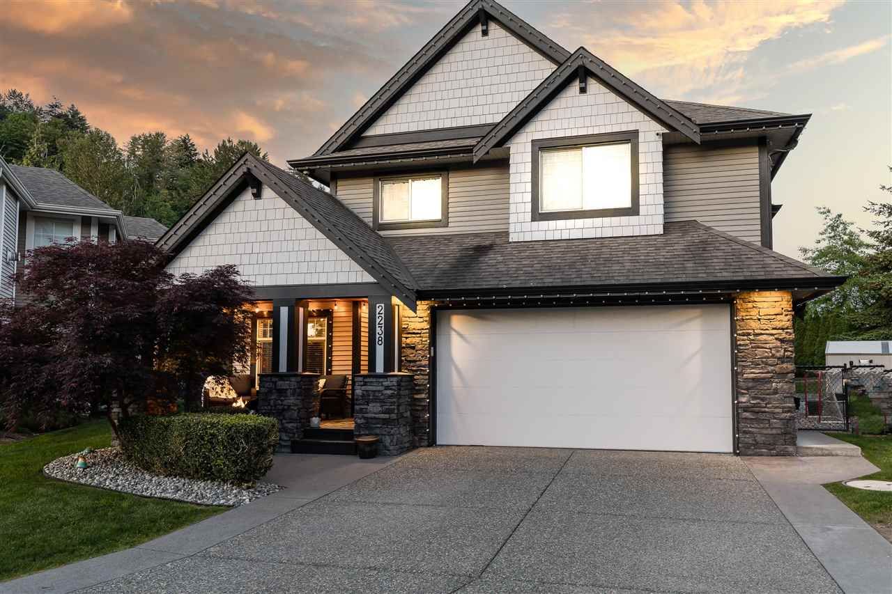 Main Photo: 2238 CAMERON Crescent in Abbotsford: Abbotsford East House for sale in "Deerfield Estates" : MLS®# R2581969