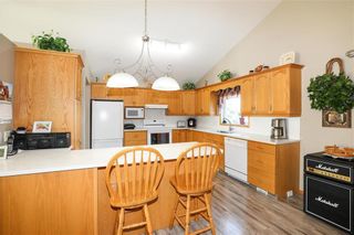 Photo 4: 7 George Place in Steinbach: R16 Residential for sale : MLS®# 202221939