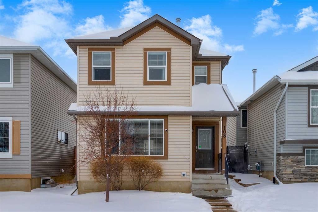 Main Photo: 108 Everridge Way SW in Calgary: Evergreen Detached for sale : MLS®# A2101879