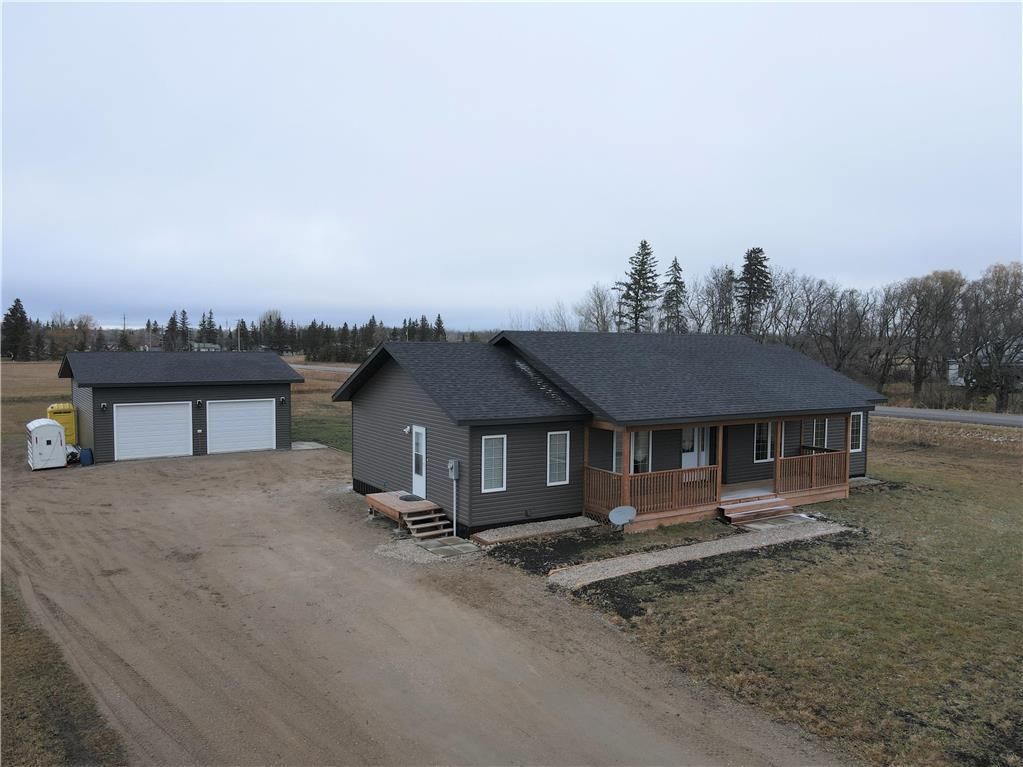 Main Photo: 5 Herzog Drive in Seven Sisters Falls: House for sale : MLS®# 202304587