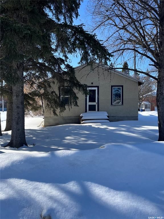 Main Photo: 307 Crawford Avenue West in Melfort: Residential for sale : MLS®# SK921196