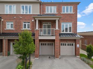 Photo 2: 2401 Nantucket Chase in Pickering: Duffin Heights Condo for sale : MLS®# E8030128