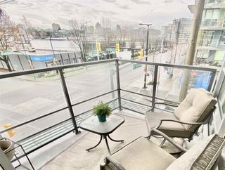 Photo 10: 303 89 W 2ND Avenue in Vancouver: False Creek Condo for sale in "Pinnacle Living False Creek" (Vancouver West)  : MLS®# R2551941