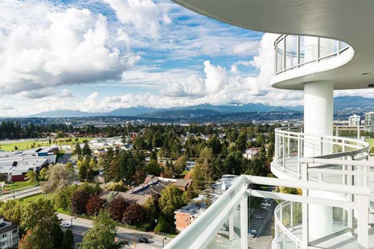 Main Photo: 1303 13303 CENTRAL Avenue in Surrey: Whalley Condo for sale in "WAVE by Rize" (North Surrey)  : MLS®# R2342283