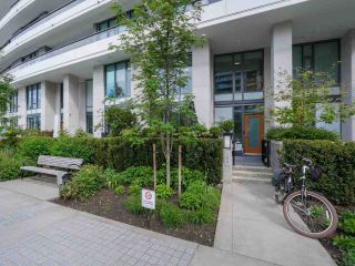 Photo 1: 104 1678 PULLMAN PORTER Street in Vancouver: Mount Pleasant VE Townhouse for sale in "Navio North" (Vancouver East)  : MLS®# R2486522