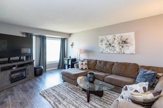 Photo 2: 236 Fernbank Avenue in Winnipeg: Riverbend Residential for sale (4E)  : MLS®# 202111424