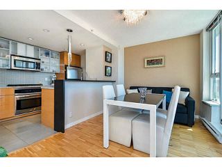 Photo 5: 2005 33 SMITHE Street in Vancouver: Yaletown Condo for sale in "Coopers Lookout" (Vancouver West)  : MLS®# V1075004