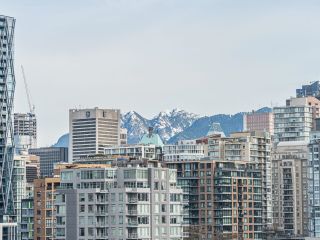 Photo 11: 17C 199 DRAKE Street in Vancouver: Yaletown Condo for sale in "Concordia 1" (Vancouver West)  : MLS®# R2670815