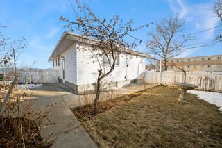 Photo 4: 820 17 Avenue NE in Calgary: Winston Heights/Mountview Detached for sale : MLS®# A2025881