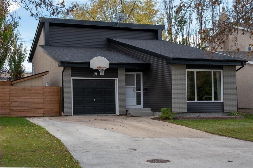 Main Photo: 19 Sandpiper Drive in Winnipeg: Richmond West Residential for sale (1S)  : MLS®# 202124956