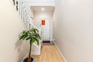 Photo 3: 3 7433 ST. ALBANS Road in Richmond: Brighouse South Townhouse for sale in "Earl's Court" : MLS®# R2860513