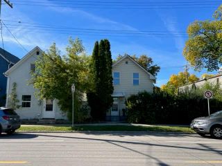 Photo 2: 567 Des Meurons Street in Winnipeg: St Boniface Residential for sale (2A)  : MLS®# 202223361