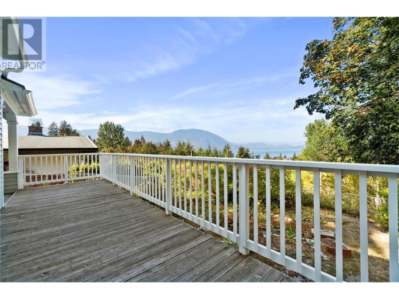 FEATURED LISTING: 1651 2nd Avenue Northeast Salmon Arm