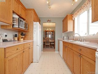 Photo 6: 63 Salmon Crt in VICTORIA: VR Glentana Manufactured Home for sale (View Royal)  : MLS®# 783796