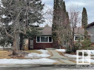 Photo 3: 9704 143 Street NW in Edmonton: Zone 10 House for sale : MLS®# E4377656