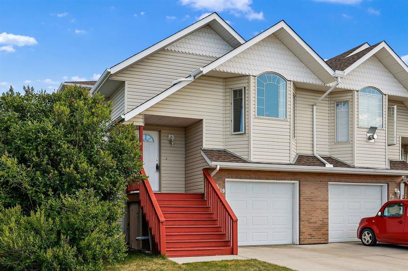 FEATURED LISTING: 19 Ross Place Crossfield