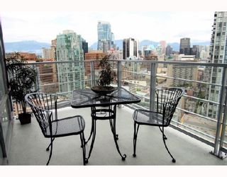 Photo 4: 2405 1255 SEYMOUR Street in Vancouver: False Creek Condo for sale in "ELAN" (Vancouver West)  : MLS®# V707197