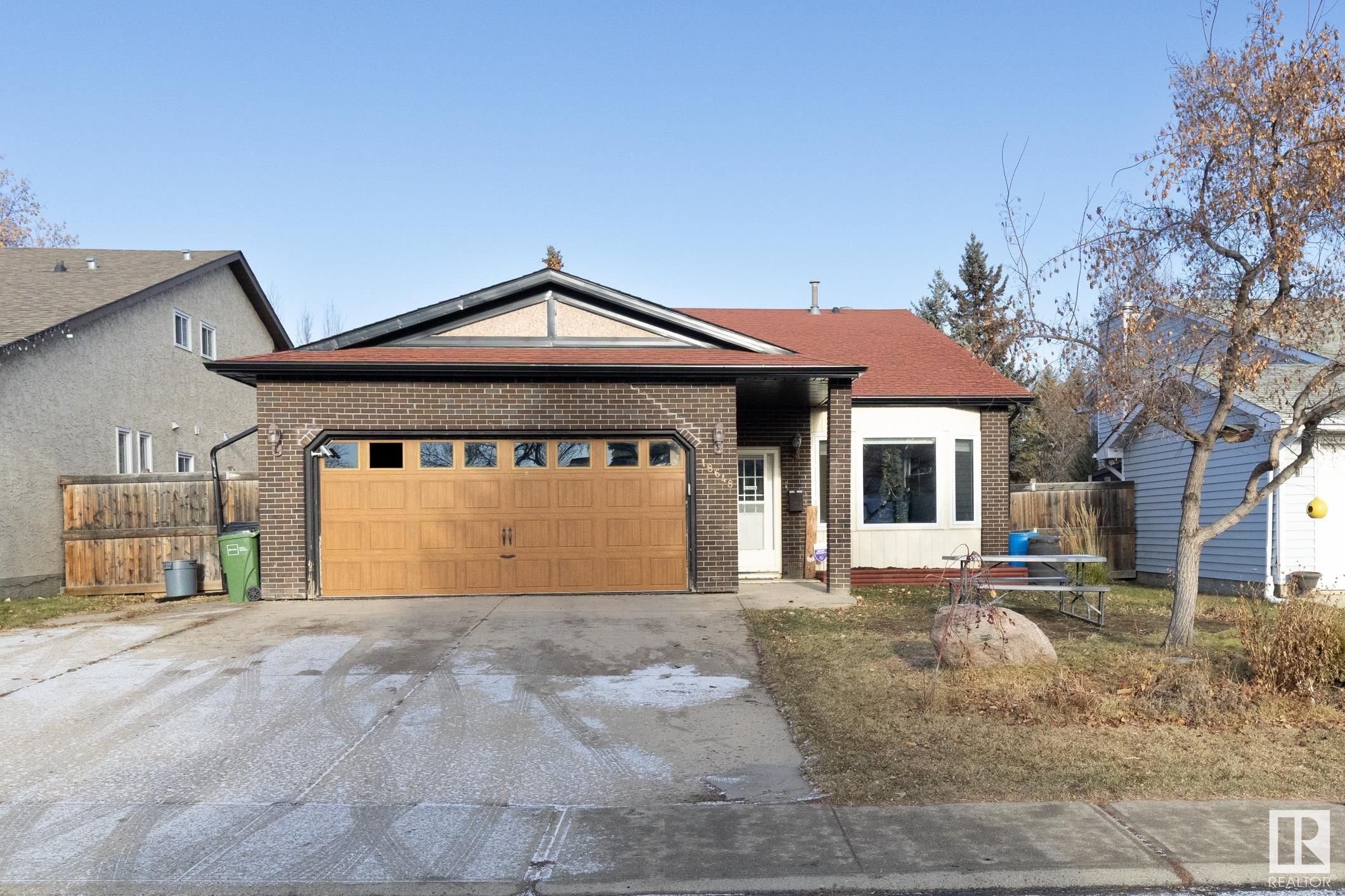 Main Photo: 18648 61 Avenue in Edmonton: Zone 20 House for sale : MLS®# E4366559
