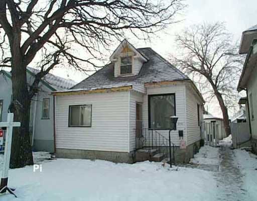 Main Photo:  in Winnipeg: East Kildonan Single Family Detached for sale (North East Winnipeg)  : MLS®# 2518784