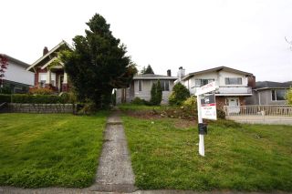 Photo 1: 3188 E 5TH Avenue in Vancouver: Renfrew VE House for sale (Vancouver East)  : MLS®# R2163950