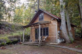 Photo 1: 4869 Pirates Rd in Pender Island: GI Pender Island House for sale (Gulf Islands)  : MLS®# 891337