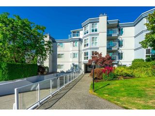 Photo 4: 102 15941 MARINE Drive: White Rock Condo for sale in "The Heritage" (South Surrey White Rock)  : MLS®# R2721468